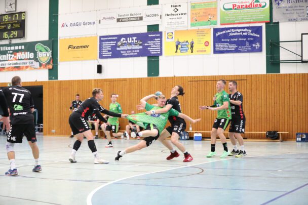2. Männer: Grünheider Zweite gewinnt erstes Heimspiel – 26:20 in Löcknitzhalle gegen den HC Neuruppin – Punkte- und Angelgeschenk zum 50. von Trainer René Lowack