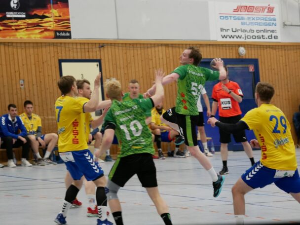 1. Männer: Vier Tore Vorsprung reichten nicht – Oberliga-Handballer des Grünheider SV verlieren das Rückspiel der 2. K.-o.-Runde beim Bad Doberaner SV mit 21:30 (10:11) – Das Zittern um den Klassenerhalt geht weiter – Nächster Gegner SG OSF Berlin