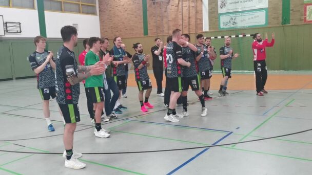 1. Männer: Knapper Auswärtssieg für Grünheider SV im erstes K.-o.-Duell – Hinspiel beim VfV Spandau mit 31:30 (15:15) gewonnen – Rückspiel am Samstag in Löcknitzhalle