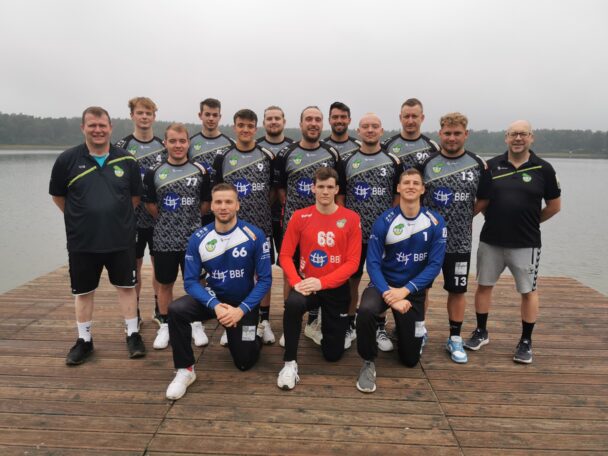 1. Männer: Grünheider SV gut gerüstet für Punktspielstart in Oberliga Ostsee-Spree – Auftakt am Samstag beim HSV Insel Usedom im Ostseebad Ahlbeck – Erfolgreiches Trainingslager mit Turniersieg in Bad Liebenwerda