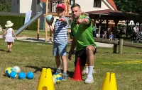 Sektion: Handballerinnen und Handballer des Grünheider SV auch außerhalb der Löcknitzhalle aktiv – Station beim Kinderfest, Verkaufsstand bei Schlemmermeile