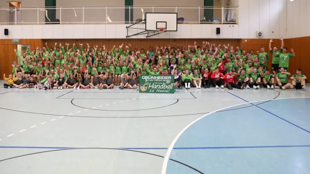 Sektion: Volle Hütte und viel Spaß – Alle Teams des Grünheider SV in der Löcknitzhalle vorgestellt – Punkt- und Pokal-Spiele am Wochenende – Erste Männer-Mannschaft startet beim Ludwigsfelder HC in die Oberliga – Erstes Frauen-Team daheim im Landespokal