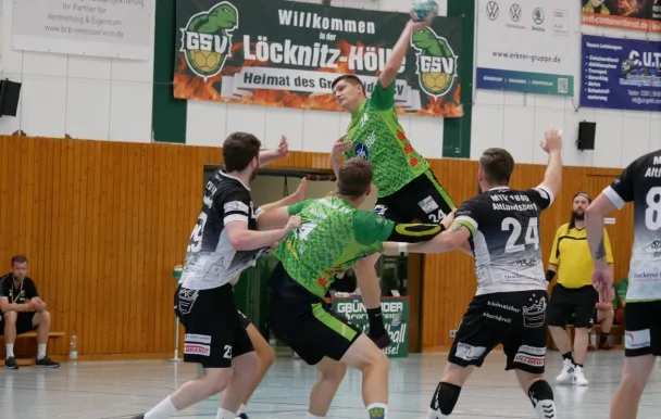 2. Männer: Tore-Rausch im Derby – Grünheider SV II besiegt im ersten Punktspiel der neuen Saison der Verbandsliga Nord Brandenburgs den Ortsnachbarn MTV 1860 Altlandsberg II deutlich mit 45:28 (24:16) – Fünf Spieler und Chefcoach aus dem GSV-Oberliga-Team helfen der Zweiten – Am Sonntag geht es zum Märkischen BSV Belzig