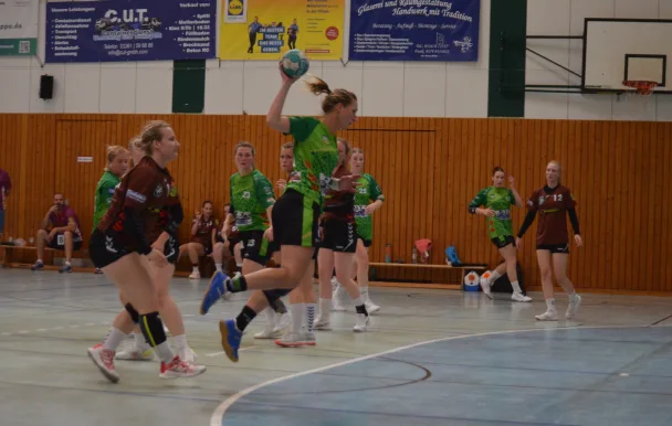 1. Frauen: Gelungener Punktspielstart – Grünheider SV I gewinnt Derby-Heimauftakt in der Verbandsliga Nord gegen Mitfavorit OSG Fredersdorf-Vogelsdorf 32:28 (14:10) – Samstag geht es zum HSV Wildau 1950