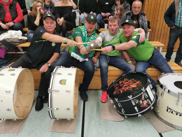 1. Männer: Der Spitzenreiter wartet – Grünheider SV I muss am Samstag beim Meisterschafts-Favoriten Lausitzer HC Cottbus ran – GSV-Fans können im Team-Bus mitfahren – Kräftige Unterstützung stärkt dem Team den Rücken