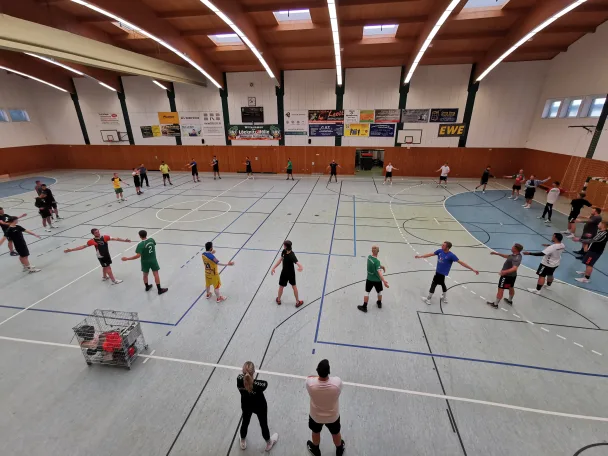 1. Männer: Erstes Testspiel am Donnerstag gegen MTV 1860 Altlandsberg – Gut zwei Wochen Vorbereitung auf neue Saison der Oberliga Brandenburg absolviert – Teambuilding im ersten Trainingslager in der Berliner Wuhlheide