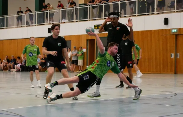 1. Männer: Achtungserfolg im ersten Testspiel – Männer des Grünheider SV I gewinnen gegen Regionalligist MTV 1860 Altlandsberg 32:28 – Nun steht Trainingslager in Störitzland am Wochenende auf dem Programm