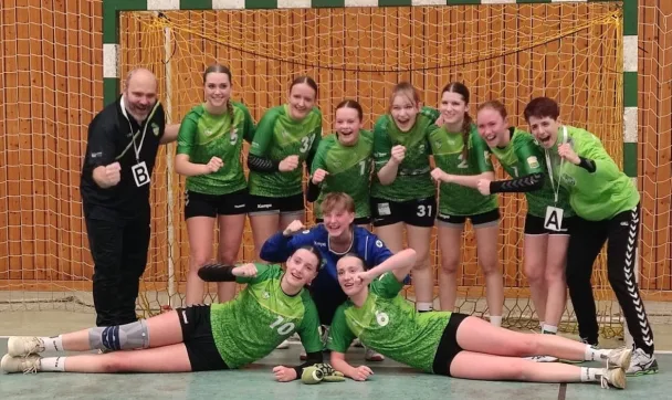 A-Jugend weiblich: Erster Saisonsieg – Junge Ladies des Grünheider SV gewinnen in der Oberliga Brandenburg knapp mit 23:22 (13:9) gegen den Oranienburger HC – Nächstes Punktspiel am 11. Januar in Falkensee