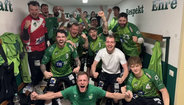 1. Männer: Heimsieg erkämpft – Grünheider SV I gewinnt in Oberliga Brandenburg gegen den Lausitzer HC Cottbus II mit 35:32 (15:9) – Geburtstagsgeschenk für Co-Trainerin Isabell Reiner – Schweigeminute für frühere Grünheider Bürgermeisterin Lieselotte Fitzke – Nächstes Punktspiel am Samstag beim HC Spreewald