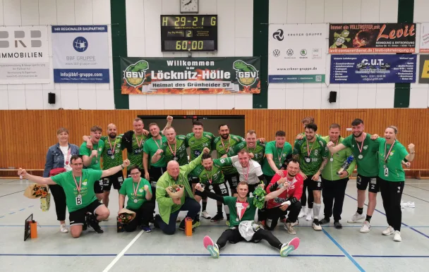 1. Männer: Vize-Meister mit Heimsieg und Medaillen – Grünheider SV I gewinnt in der Oberliga Brandenburg letztes Heimspiel mit 29:21 (16:10) gegen die HSG Teltow/Ruhlsdorf – Kapitän Tom Griebsch und Erik Klaus aus der Mannschaft verabschiedet – Saisonabschluss am Samstag beim HSV Bernauer Bären