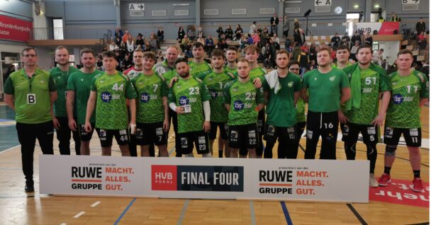 1. Männer: Vierter im Landespokal – Grünheider SV I verliert im Final Four des HVB-Pokals in Oranienburg Halbfinale gegen den Lausitzer HC Cottbus 18:35 und Spiel um Platz 3 gegen den Ludwigsfelder HC 25:39 – Am Samstag Heimspiel in der Regionalliga Ostsee-Spree gegen die Mecklenburger Stiere Schwerin